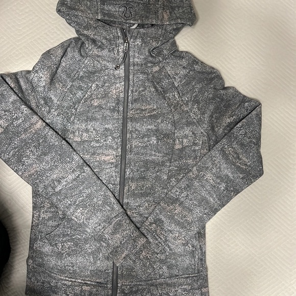 Light weight lulu lemon cotton zip up hoodie - Picture 4 of 5